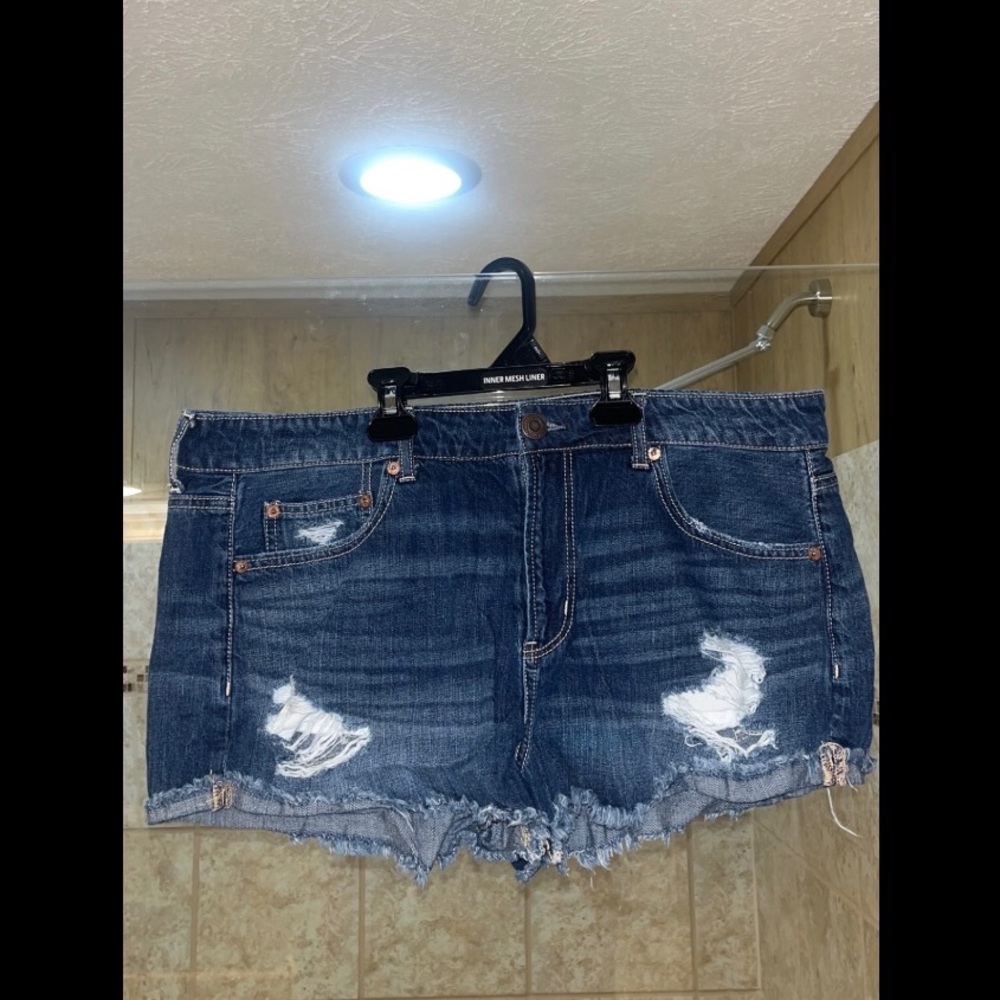 AMERICAN EAGLE HI-RISE SHORTIE SHORTS